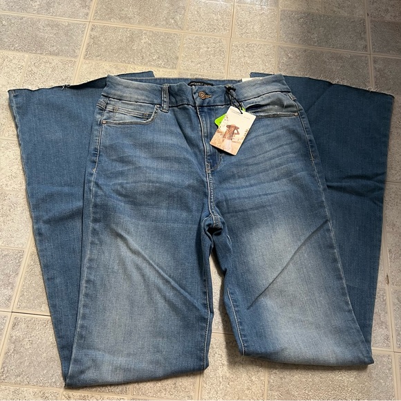 NWT Sincerely Jules High Rise Light Wash Flare Jeans - Picture 2 of 6